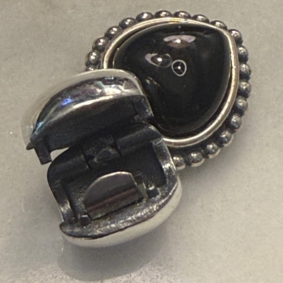 Authentic Pandora Black Onyx Silver Heart Retired Bracelet Clip Charm - Picture 5 of 5